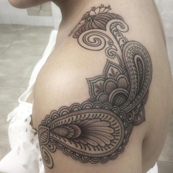 Tatuaggio Spalla Fantasy Fiore di Leds Tattoo