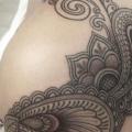 Schulter Fantasie Blumen tattoo von Leds Tattoo