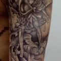 Arm Engel tattoo von Maceio Tattoo