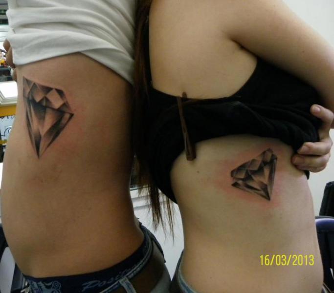 Tatuagem Lado Diamante por Maceio Tattoo