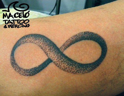 Arm Infinity Tattoo von Maceio Tattoo