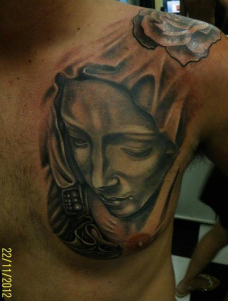 Shoulder Realistic Tattoo by Maceio Tattoo