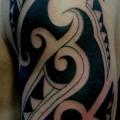 Schulter Tribal Maori tattoo von Tattoo HM