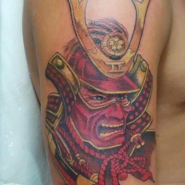 Tatuaje Hombro Samurai Guerrero por Tattoo Br