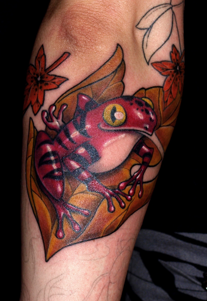 Tatuaje Brazo Rana por Nico Tattoo Crew