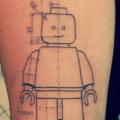 tatuaje Brazo Dibujar Lego por Sake Tattoo Crew