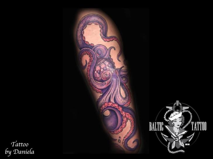 Tatuaje Brazo Pulpo por Baltic Tattoo