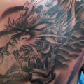 Fantasie Brust Drachen tattoo von Baltic Tattoo