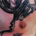 tatuaje Pecho Auriculares por Medusa Tattoo