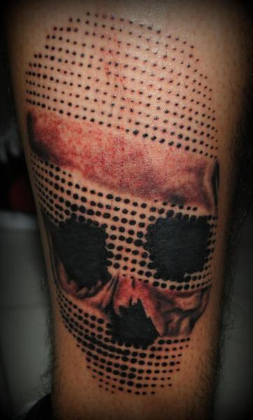 Totenkopf Dotwork Tattoo von Medusa Tattoo