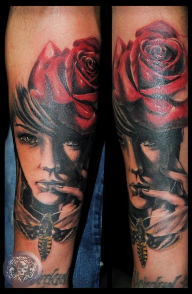 Tatuaje Flor Mujer por Medusa Tattoo