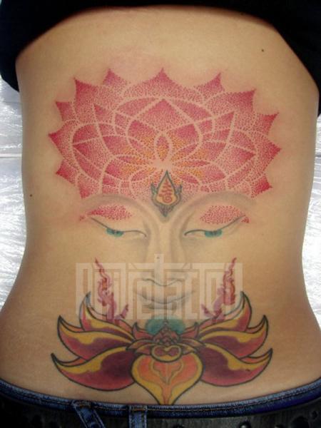 Tatuaggio Buddha Schiena Dotwork di Prive Tattoo