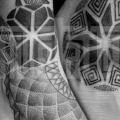 Fuß Tribal Dotwork tattoo von Prive Tattoo