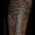 Arm Crux Keltische tattoo von Tattoo Resolution