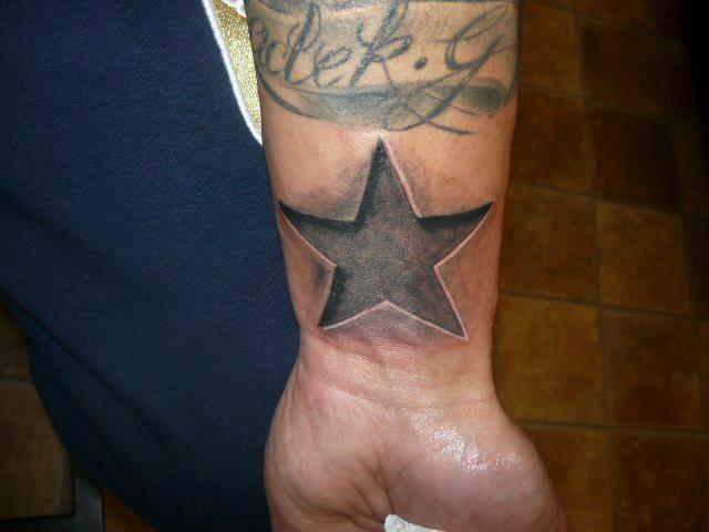 Tatuaje Brazo Estrella 3d por Tattoo Resolution