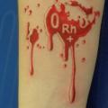 tatuaggio Braccio Scritte Caratteri Sangue di Tattoo Stingray