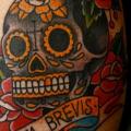 tatuaje Brazo Old School Cráneo por All Star Ink Tattoos