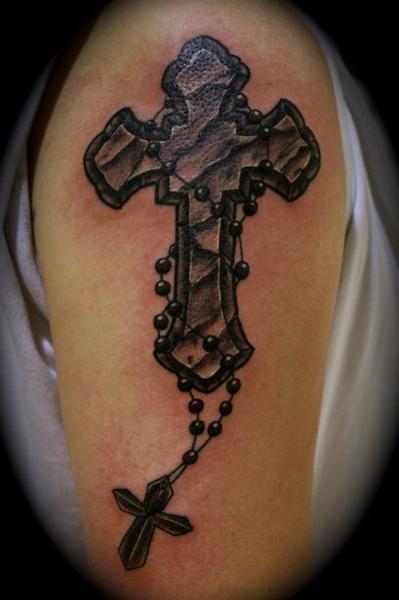 Schulter Crux Rosenkranz Tattoo von All Star Ink Tattoos