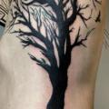 tatuaje Lado Árbol por Rainfire Tattoo