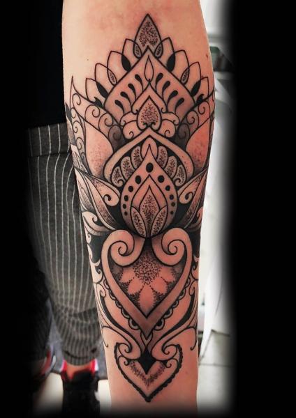 Arm Mandala Dekoration Tattoo von Bloody Ink