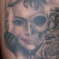 tatuaje Pierna Cráneo mexicano por Bloody Ink