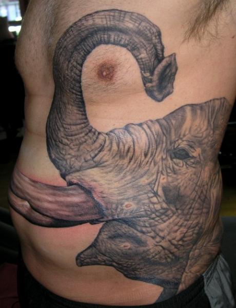 Realistische Seite Elefant Tattoo von Bloody Ink