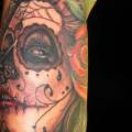 tatuaje Brazo Cráneo mexicano por Shogun Tats