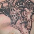 Brust Stier tattoo von Shogun Tats