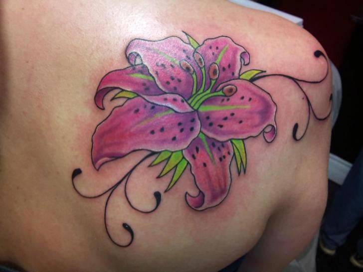 Schulter Blumen Tattoo von Shogun Tats