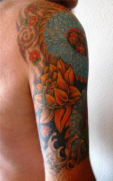 Tatuaje Hombro Flor Japoneses por Abstract Tattoos