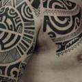 tatuaggio Spalla Petto Tribali Maori di Blood for Blood Tattoo