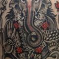 tatuaje Ternero Religioso Ganesh por Burnout Ink