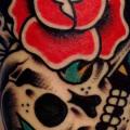 tatuaje Pierna Cráneo Rosa por Burnout Ink