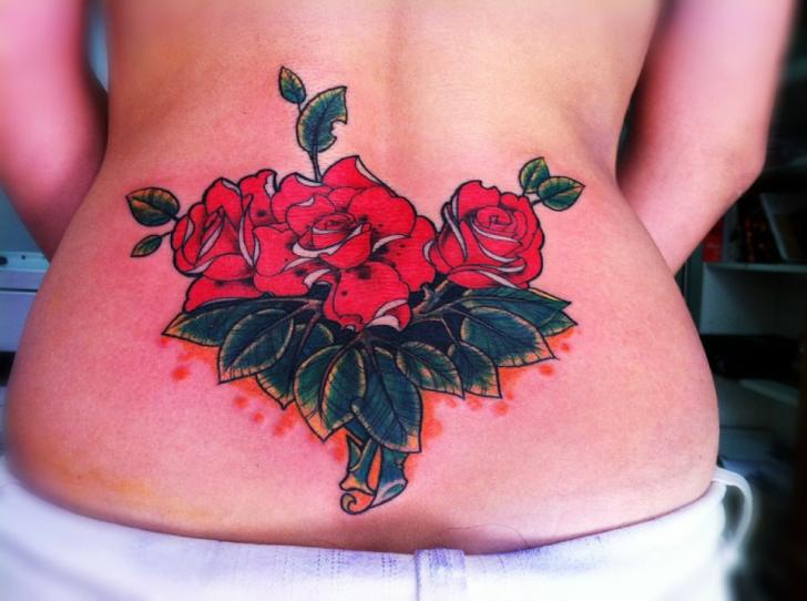 Realistische Blumen Rücken Tattoo von Ibiza Ink