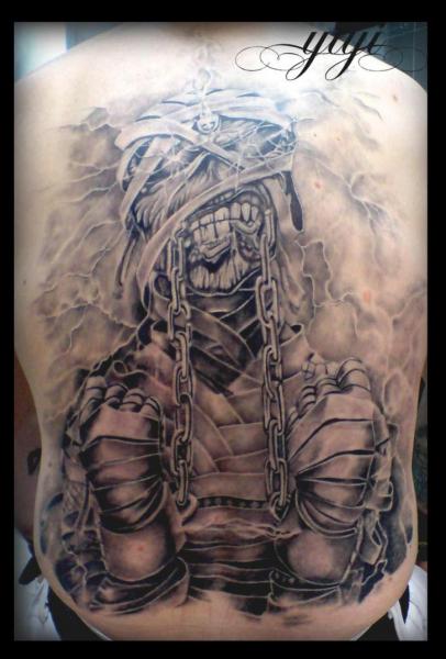 Tatuaje Espalda Iron Maiden por Inkfierno Tattoo