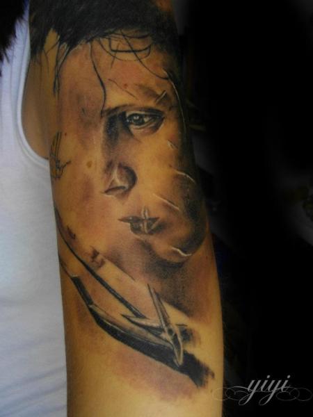 Schulter Realistische Johnny Depp Tattoo von Inkfierno Tattoo