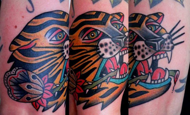 Arm Old School Tiger Tattoo von Last Port