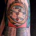 tatuaje Reloj Pie Libro por Last Port