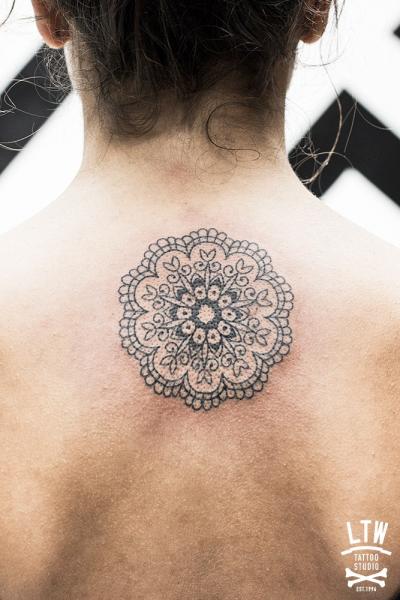 Tatuagem Costas Geométrico por LW Tattoo