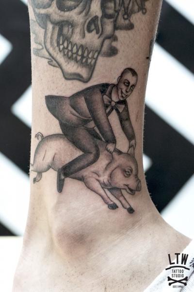Ступня Нога Свинья Люди татуировка от LW Tattoo