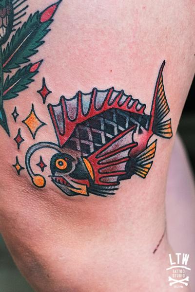 Tatuaje Old School Pierna Pescado por LW Tattoo