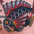 tatuaje Old School Pierna Pescado por LW Tattoo
