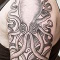 Shoulder Draw Octopus tattoo by LW Tattoo