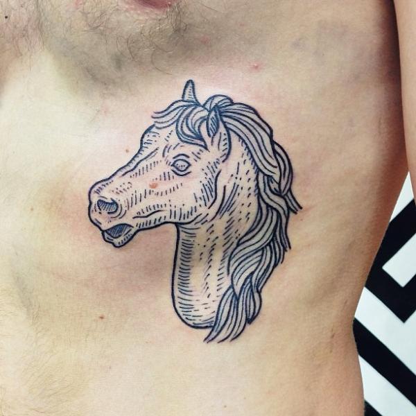 รอยสัก ด้านข้าง ม้า วาด โดย LW Tattoo