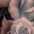 Arm Realistische Blumen tattoo von Xavi Tattoo