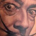 tatuaje Brazo Realista Salvador Dali por Xavi Tattoo