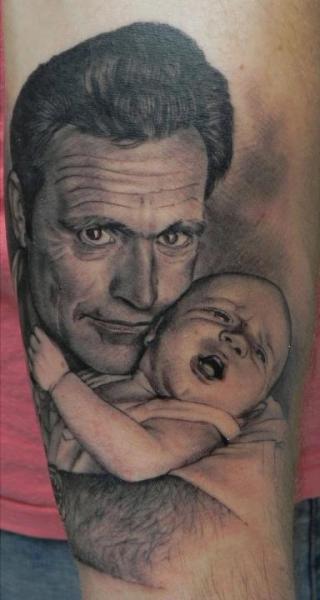 Realistische Kinder Männer Tattoo von Xavi Tattoo