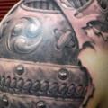 tatuaje Hombro Biomecánica por Xavi Tattoo