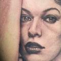 Portrait Realistic Thigh tattoo by Xavi Tattoo