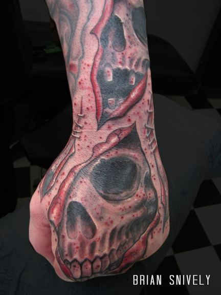 Tatuaggio Braccio Teschio Cicatrice di Sink The Ink